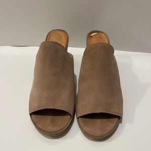 Elegant Brown Suede Mules
